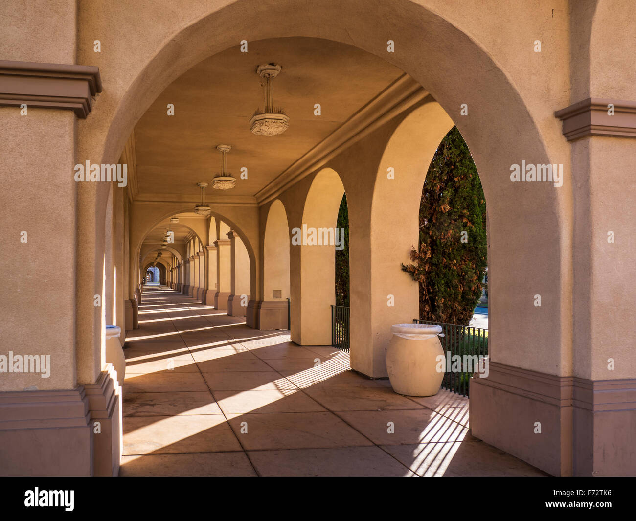 Arco lungo El Prado, il Parco Balboa, San Diego, California. Foto Stock