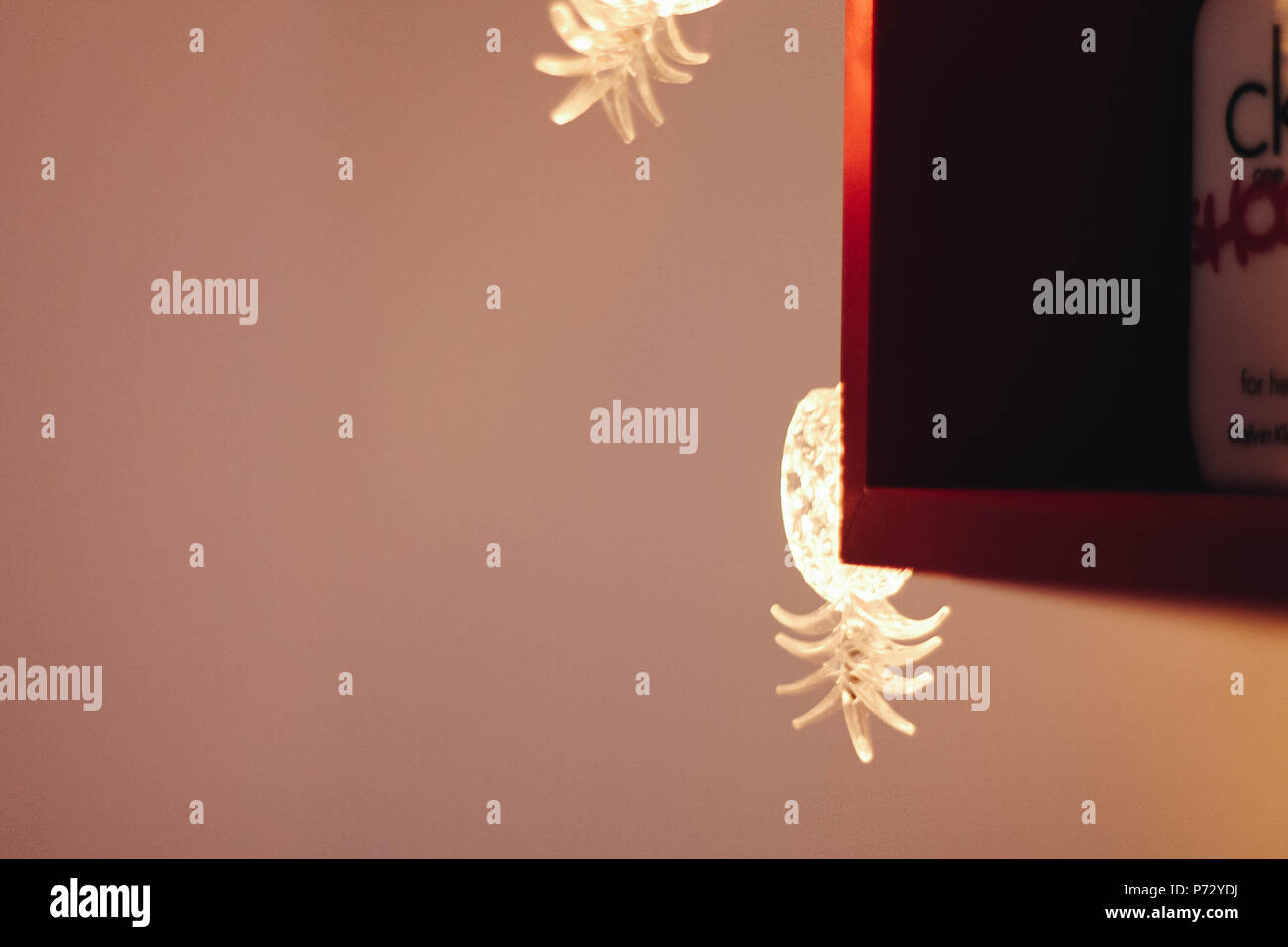 Close-up di decoratio in camera da letto (stringa luci) Foto Stock