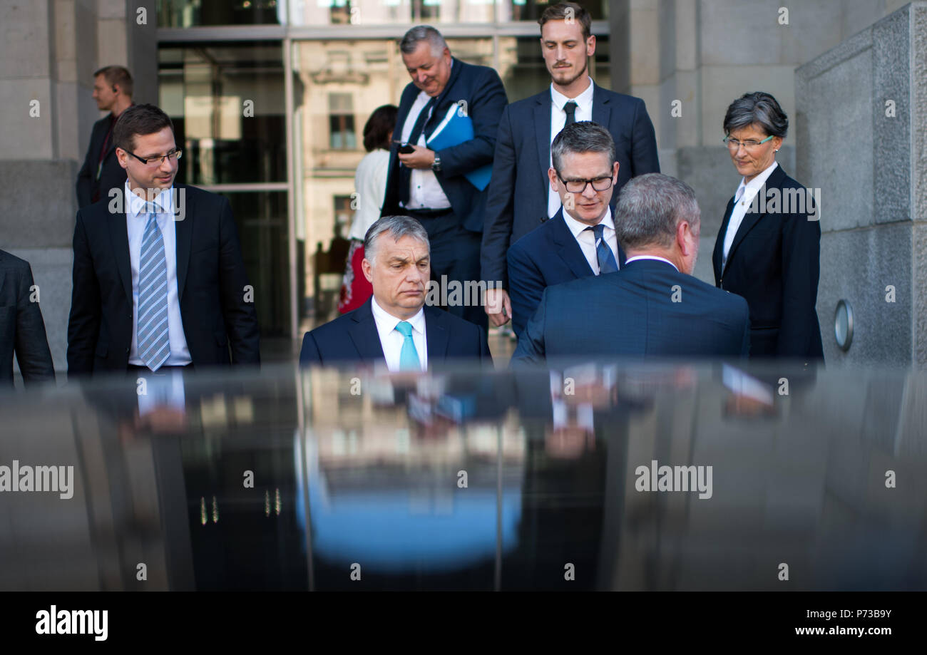 Germania Berlino. 04 Luglio, 2018. Viktor Orban, primo ministro ungherese, dopo il suo incontro con il presidente del parlamento tedesco Schaeuble presso il Bundestag. Credito: Bernd von Jutrczenka/dpa/Alamy Live News Foto Stock