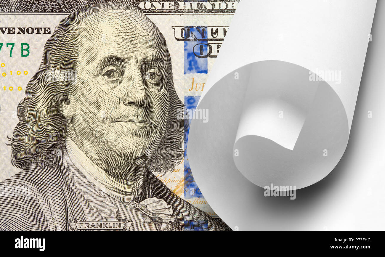 Centinaia di dollari con scorrimento bianco della carta. Foto Stock