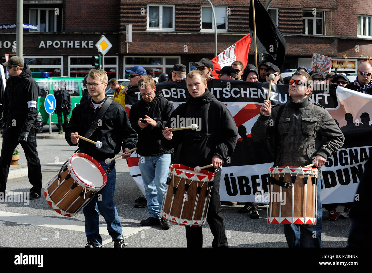 Germania, rally del nazismo e del diritto dei gruppi estremisti in Amburgo Foto Stock