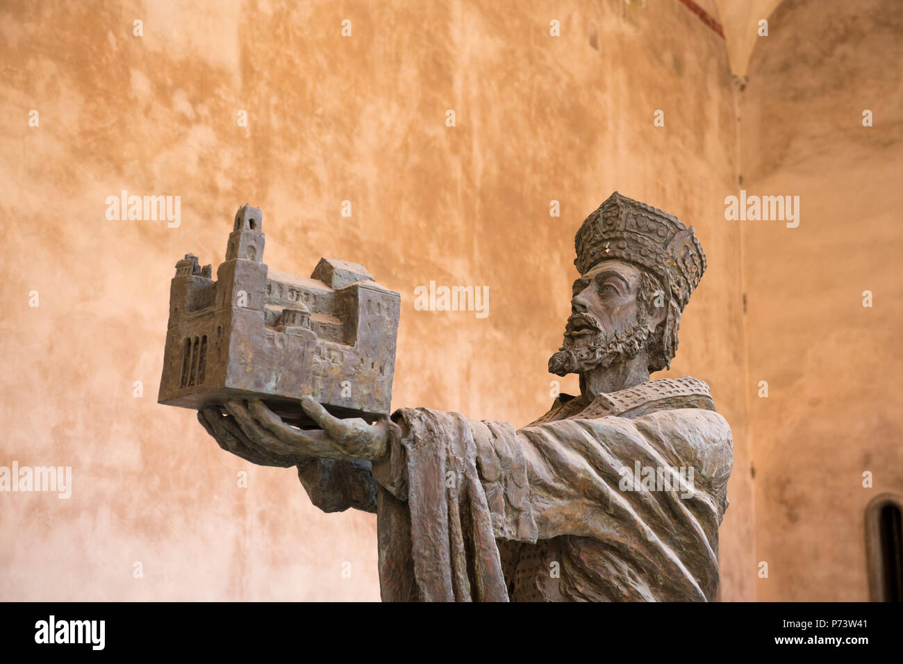 Italia Sicilia Monreale arabo-normanna cattedrale in stile costruito 1172 - 1189 scultura in bronzo statua di Re Guglielmo II offre dedicando Duomo alla Vergine Maria Foto Stock