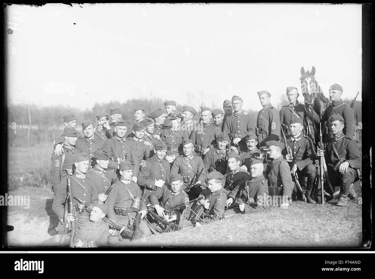 75 Narcyz Witczak-Witaczyński - Ćwiczenia walki pieszej w Szkole Podoficerów Zawodowych Kawalerii (107-129-1) Foto Stock