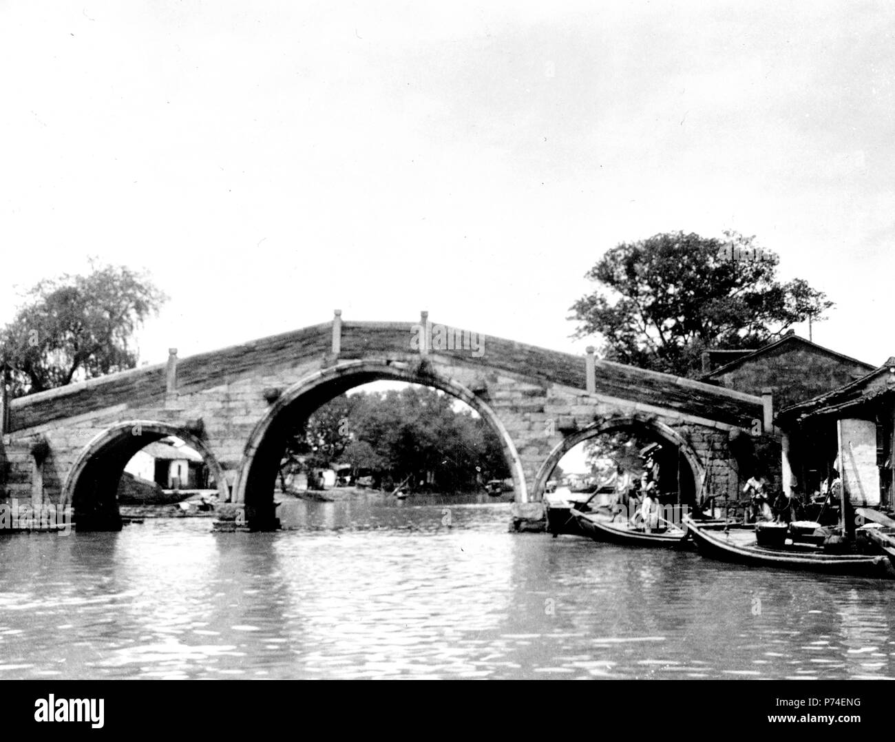 Cina, Kiangsu Provincia, Soochow, ponte sul canal 1890-1923 Foto Stock