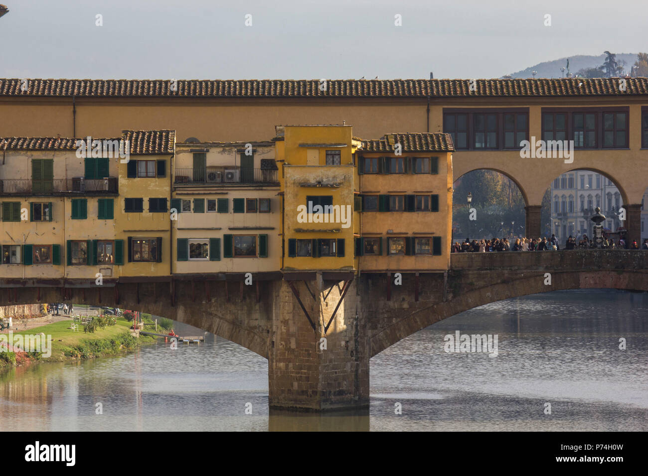 Firenze, Italia - 25 novembre 2015: vista architettonico a tempo di giorno di Ponte Vecchio a Firenze Foto Stock