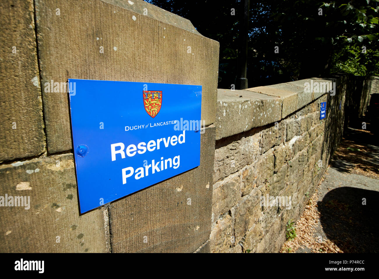 Ducato di Lancaster posto auto riservato a Lancaster Castle England Regno Unito Foto Stock