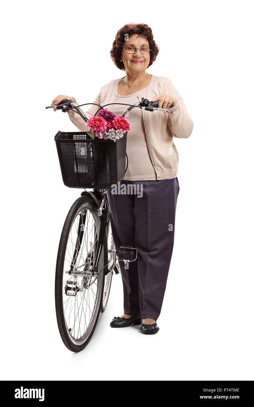 A piena lunghezza Ritratto di una donna matura con una bicicletta isolati su sfondo bianco Foto Stock