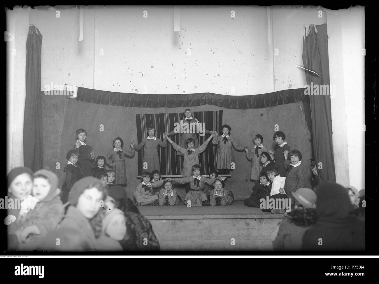 66 Narcyz Witczak-Witaczyński - Przedstawienie zuchów gromady "Bożęta" (107-714-2) Foto Stock 66 Narcyz Witczak-Witaczyński - Przedstawienie zuchów gromady "Bożęta" (107-714-2) Foto Stock