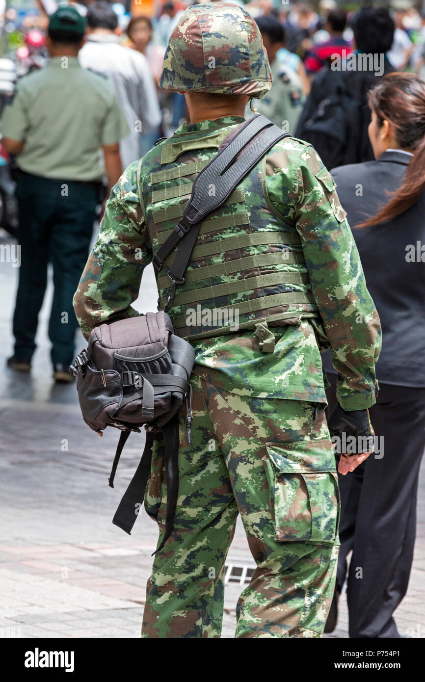 Thai militare sulle strade della città durante il colpo di stato, Bangkok, Thailandia Foto Stock