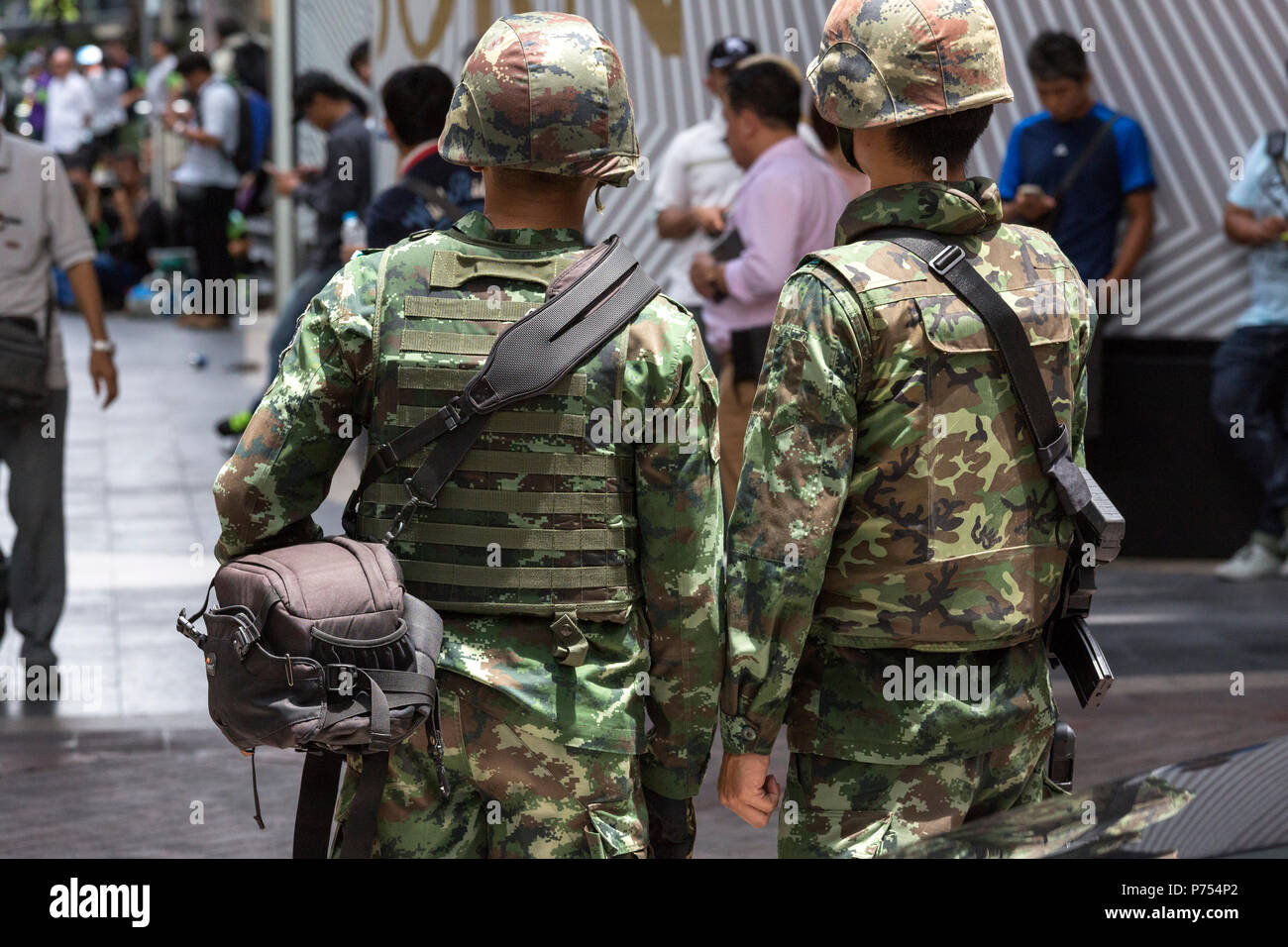 Soldati tailandesi di controllo centro città durante il colpo di stato militare, Bangkok, Thailandia Foto Stock