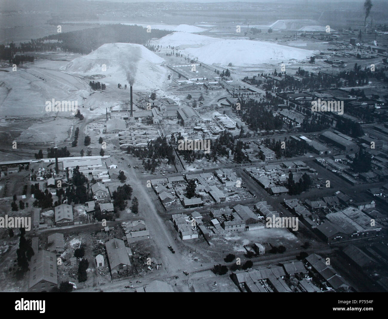 Deutsch: Minengebiet Transvaal im, Südafrika inglese: Città e suburbane miniera d'oro, Johannesburg, Sud Africa . 9 Luglio 1911 213 Spelterini Transvaal Foto Stock