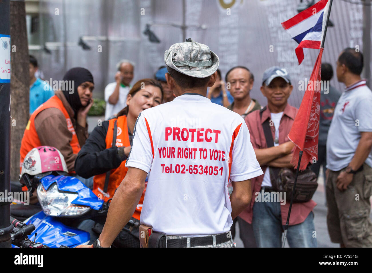 Il dimostratore protestando contro il Thai il colpo di stato militare, Bangkok, Thailandia Foto Stock