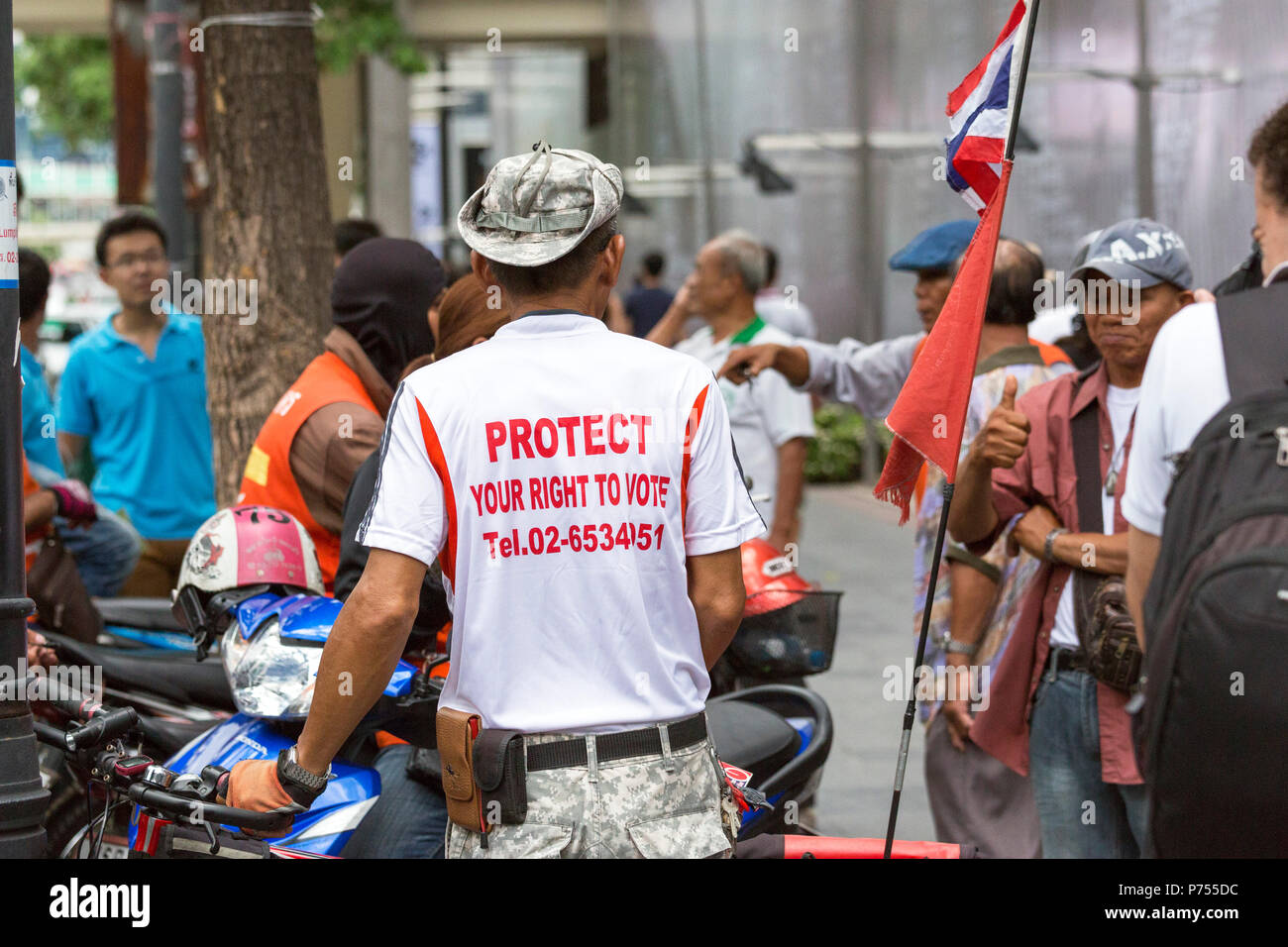 Il dimostratore protestando contro il Thai il colpo di stato militare, Bangkok, Thailandia Foto Stock