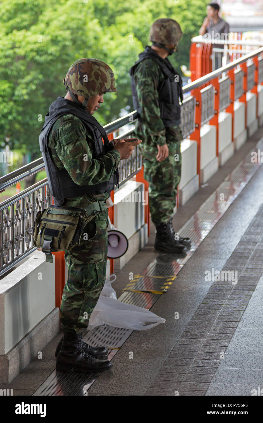 Esercito thailandese ha controllo durante il colpo di stato militare, Bangkok, Thailandia Foto Stock