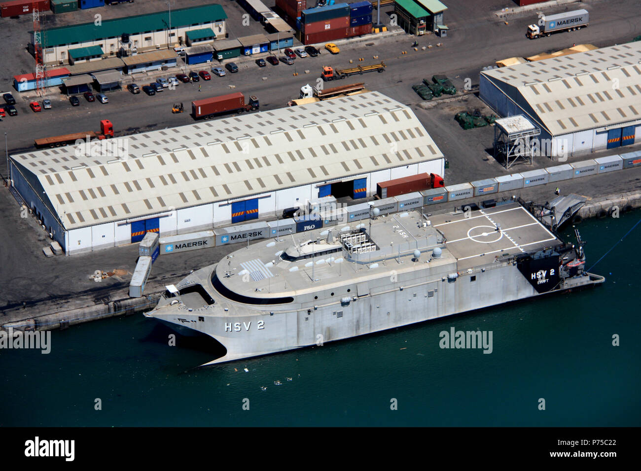 Catamarano ibrido HSV-2 Swift ormeggiato al molo di Accra, in Ghana Foto Stock