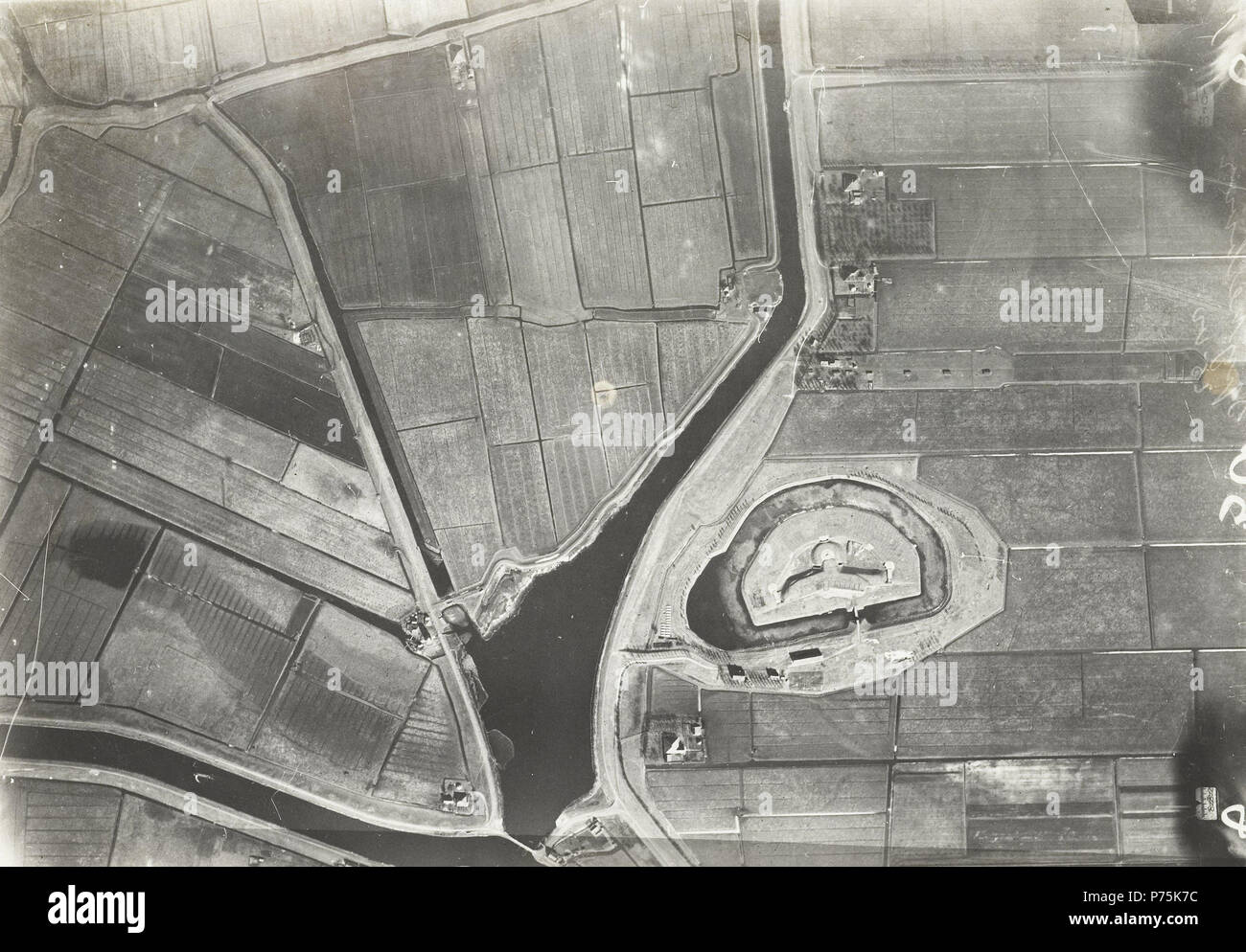 Nederlands: Luchtfoto van Fort Spijcurboor. Fotoafdrukken Koninklijke Landmacht . tra il 1920 e il 1930 159 Luchtfoto van Fort Spijcurboor Foto Stock