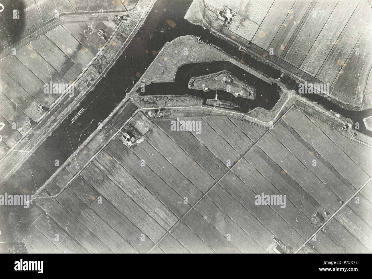 Nederlands: Luchtfoto van Fort Velsen. Tra il 1920 e il 1930 159 Luchtfoto van Fort Velsen Foto Stock