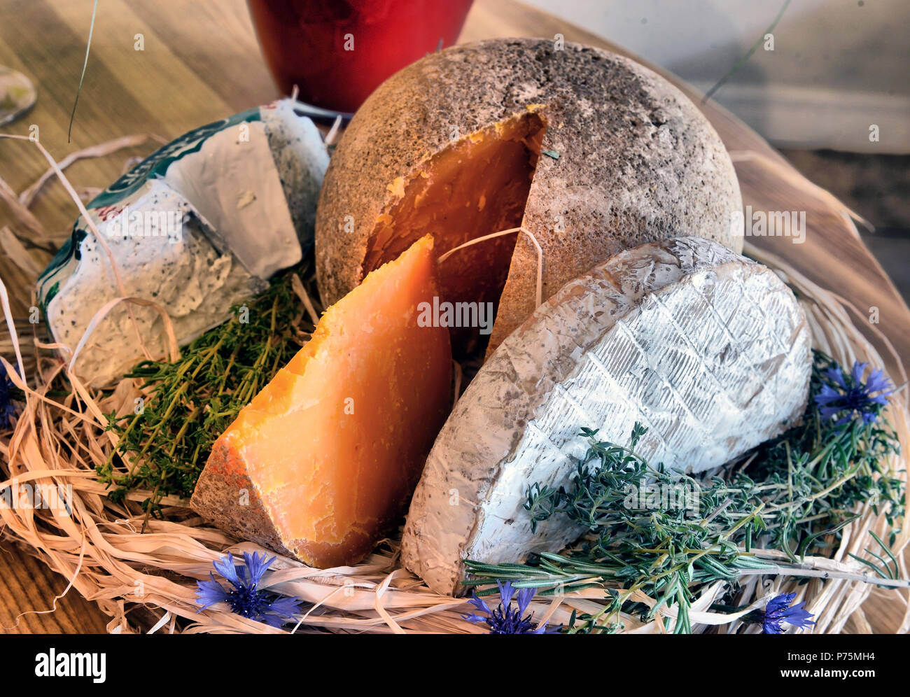 Set di formaggio su una paglia Foto Stock