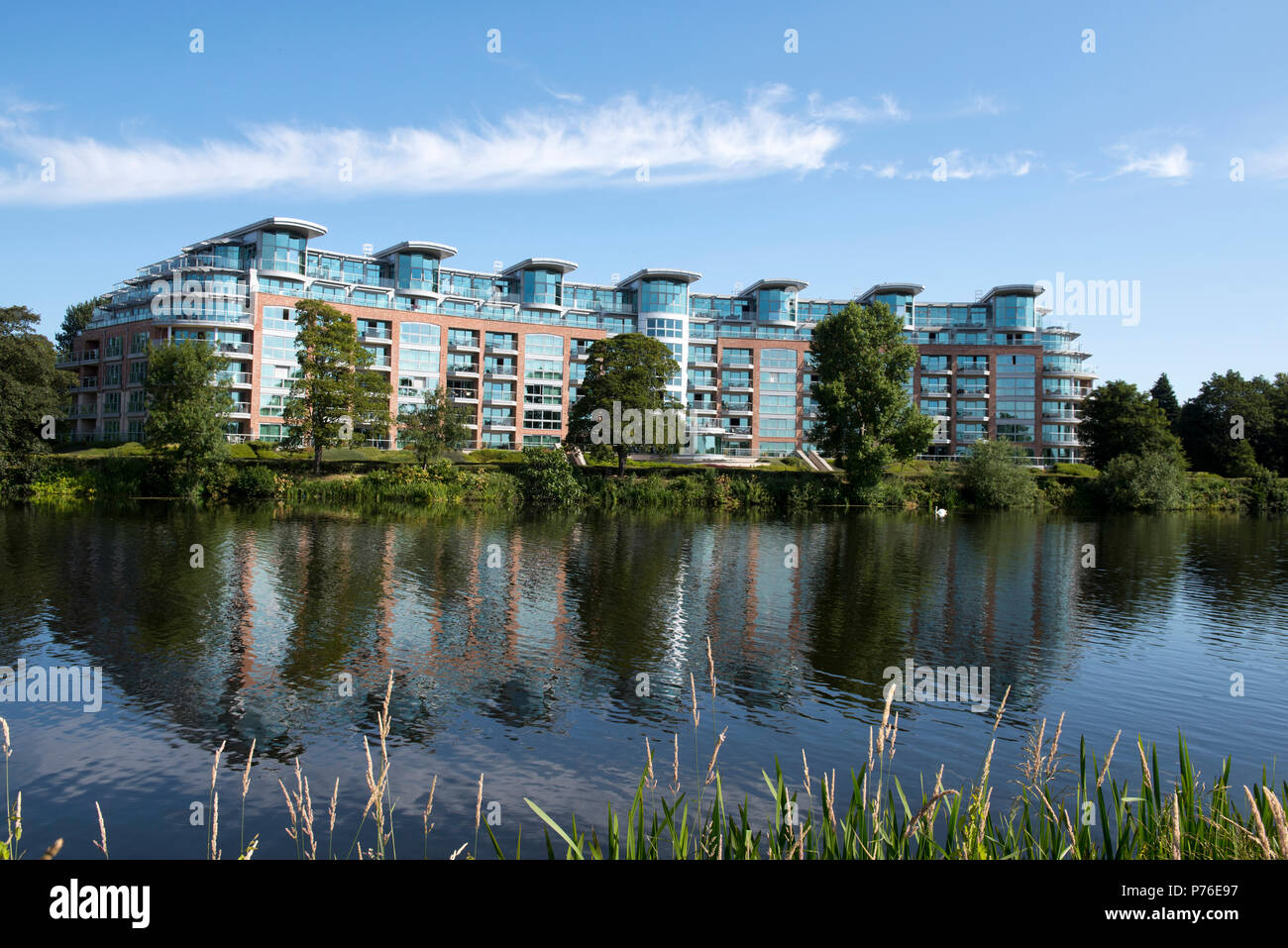 Appartamenti accanto all'acqua sul fiume Crescent, Waterside modo in Nottingham, Inghilterra, Regno Unito Foto Stock