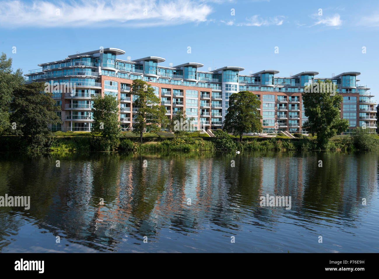 Appartamenti accanto all'acqua sul fiume Crescent, Waterside modo in Nottingham, Inghilterra, Regno Unito Foto Stock