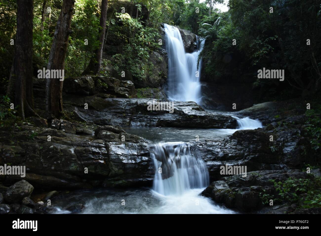 Incredibili vedute delle cascate Mankayam vicino Brimore station wagon - Trivandrum. Foto Stock