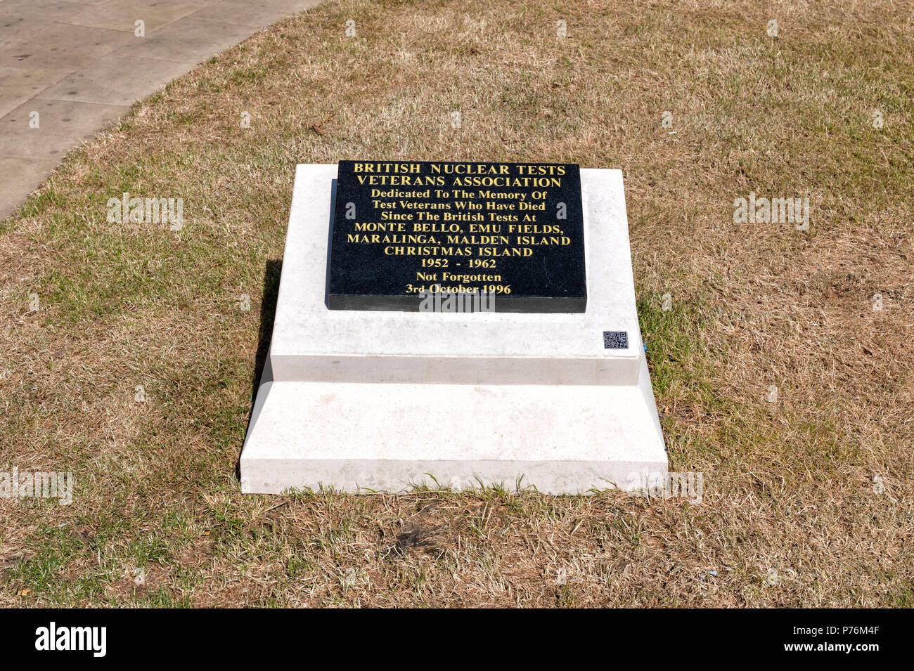 British Nuclear Test associazione dei veterani di placca in Piazza San Pietro, Manchester, UK. Essa commemora i soldati utilizzato per il test di armi nucleari Foto Stock