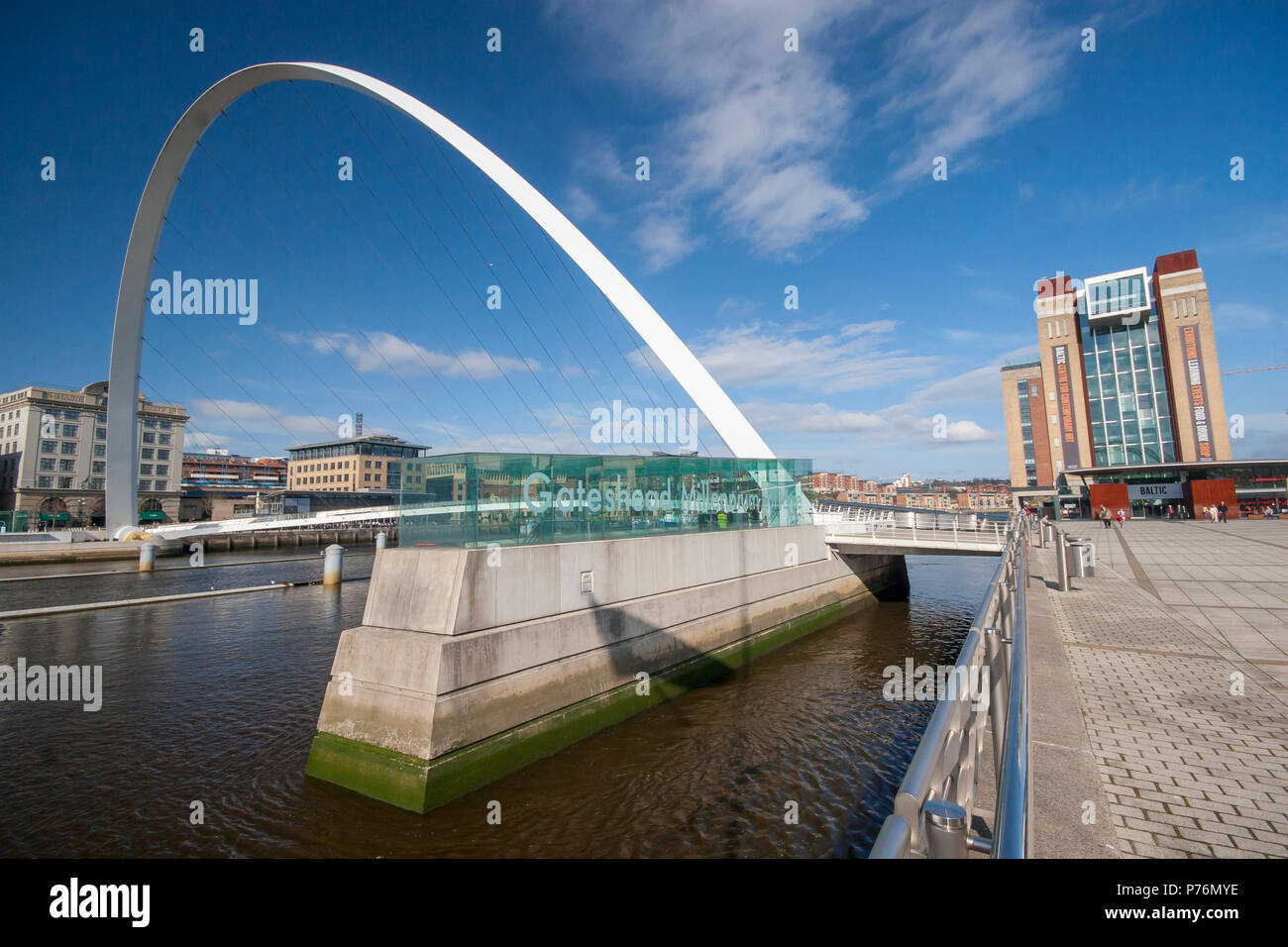 Millennium Bridge in Newcastle-Upon-Tyne Foto Stock