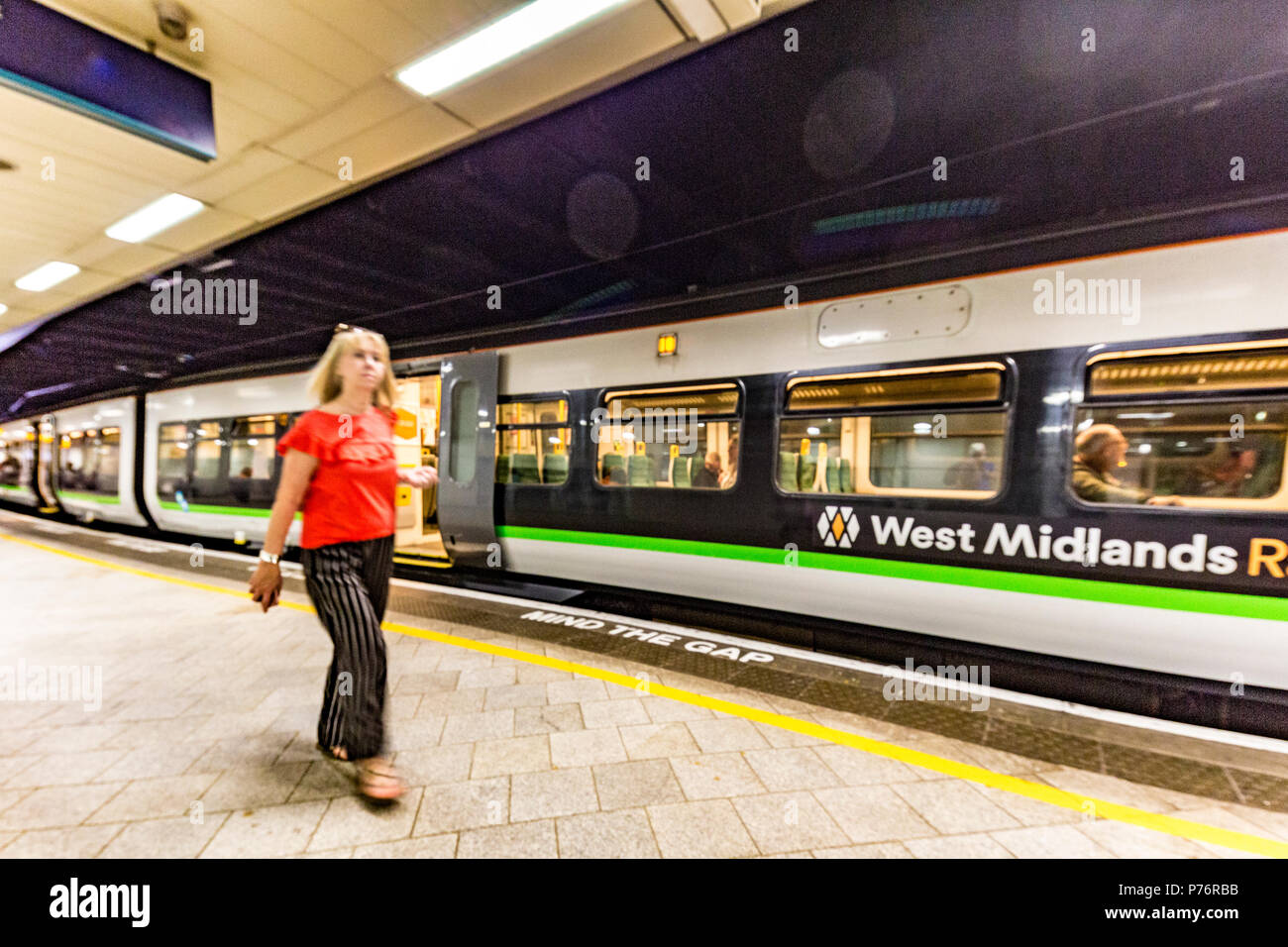 Una piattaforma vista a Birmingham New Street Station , Birmingham, Inghilterra, Regno Unito Foto Stock