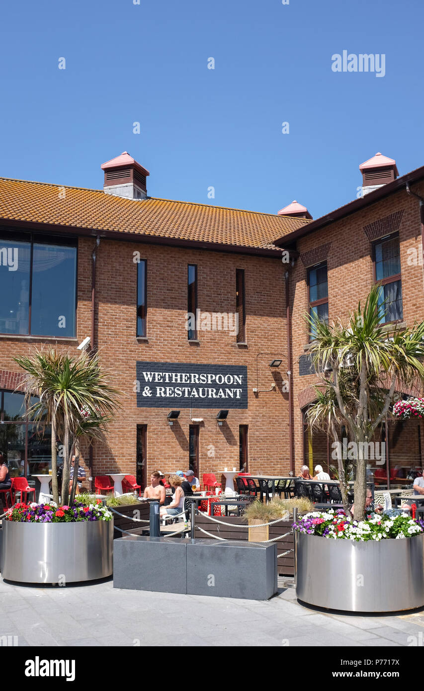 Brighton Marina Village West Quay Wertherspoon pub bar e ristorante REGNO UNITO Foto Stock
