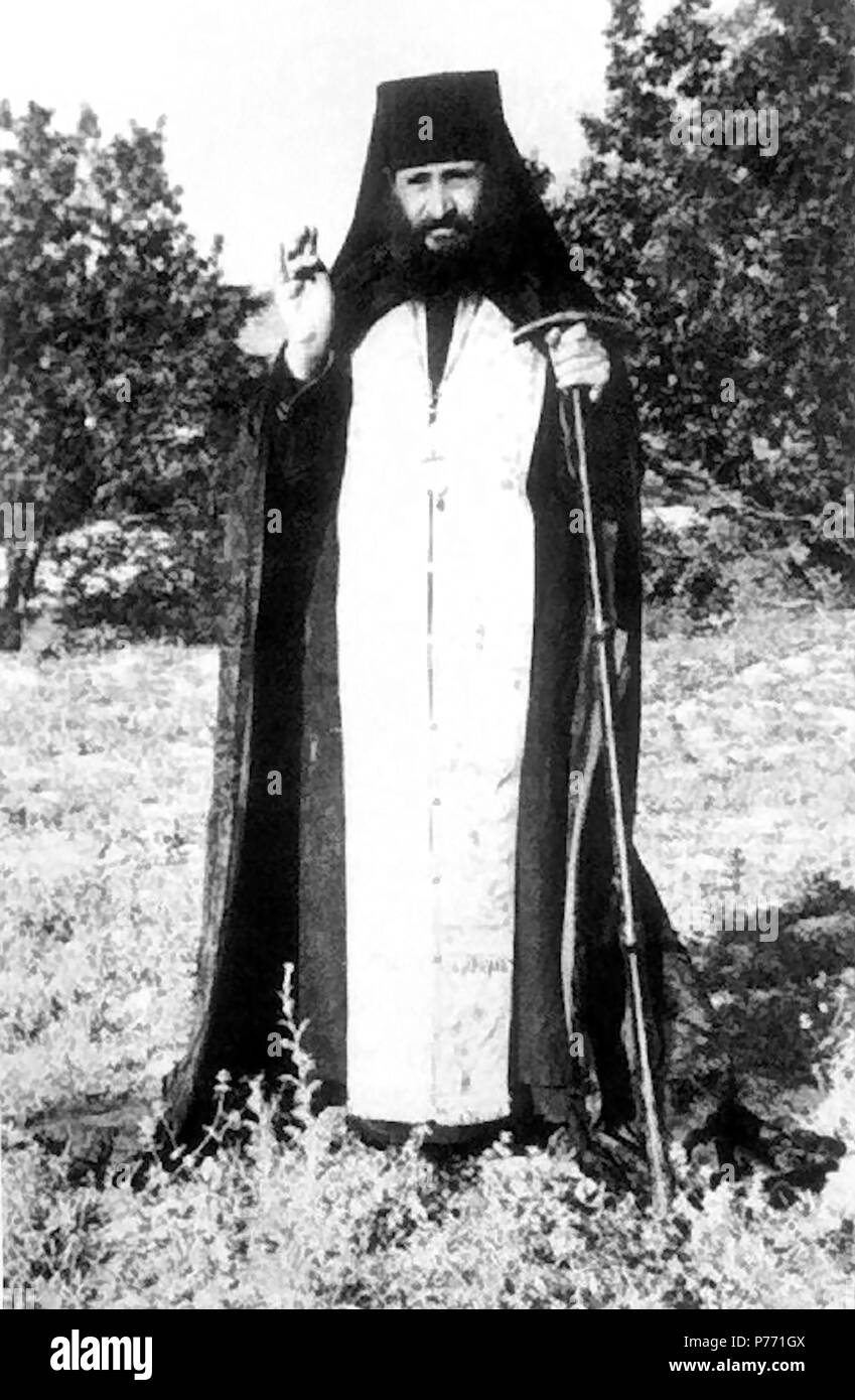 Inglese: il venerabile vecchio e nuovo confessore Saint George (Karslidis) del dramma (1901 - 4 novembre 1959), dando una benedizione sacerdotale. La sua festa si celebra il 4 novembre. : (1901 .. - 4 , 1959). 4 . Il 30 agosto 2014, 11:26:06 1 George (Karslidis) del dramma Foto Stock