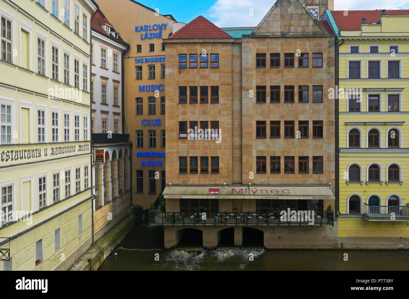 Music Club Karlovy Lazne e Mlynec ristorante Vltava, Riverside, Novotneho Lavka, Città Vecchia Praga, Repubblica Ceca Foto Stock