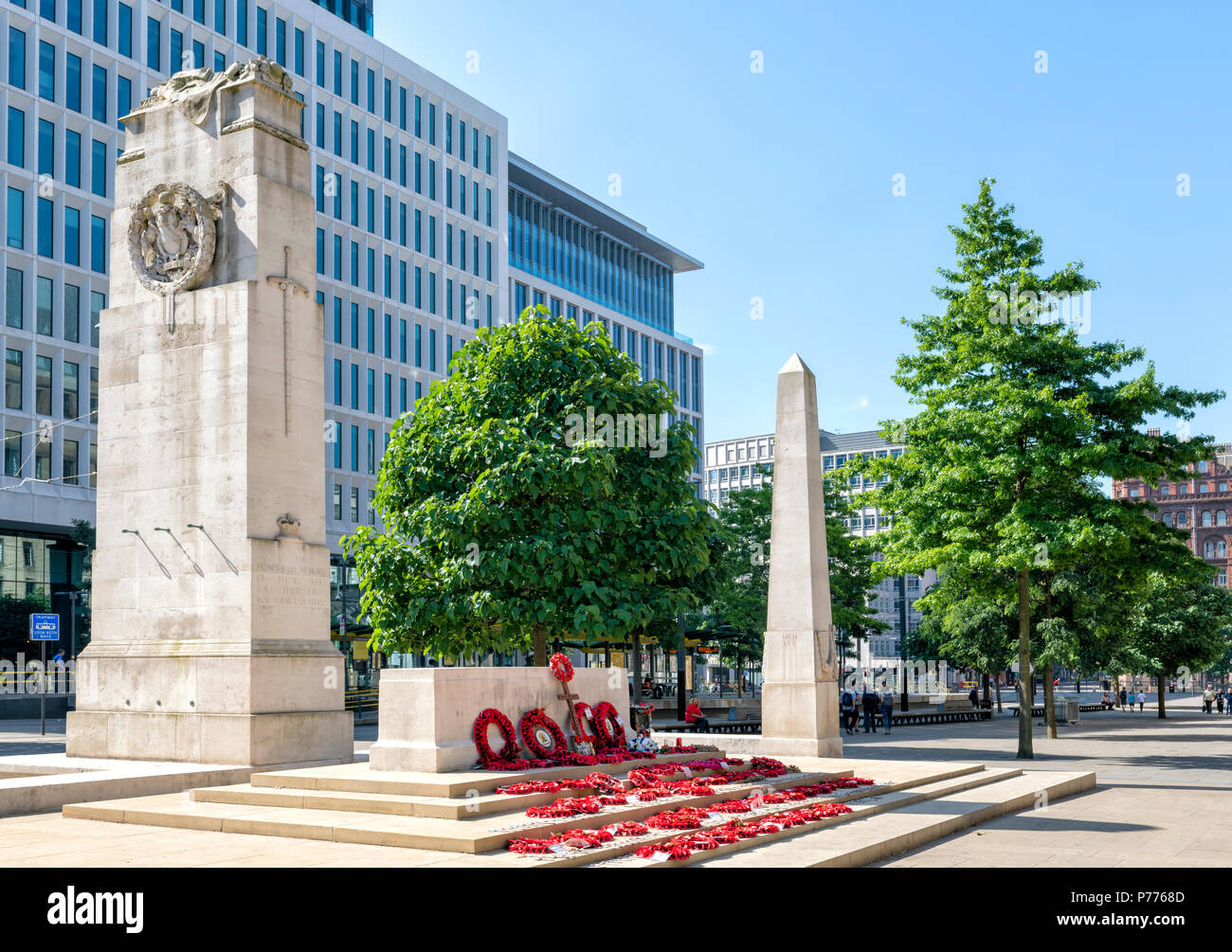 Memoriale di guerra e il cenotafio in Piazza San Pietro, Manchester, Regno Unito Foto Stock
