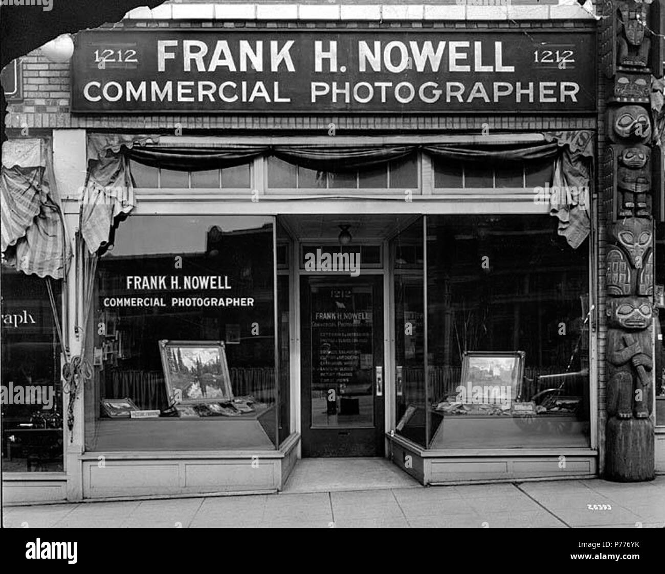 . Inglese: Frank Nowell della fotografia di studio al 1212 4° Ave., Seattle, n.d. Inglese: didascalia sull'immagine: 26393 Frank Nowell spostato il suo studio fotografico da Nome a Seattle nel 1909. (Pg. 31) Le note da biografie dei fotografi occidentali da Carl Mautz (Nevada City, CA:Carl Mautz Publishing 1997) Soggetti (LCTGM): studi fotografici--Washington (stato)--Seattle . circa 1918 5 Frank Nowell della fotografia di studio a 1212 4th Ave, Seattle, nd (NOWELL 215) Foto Stock