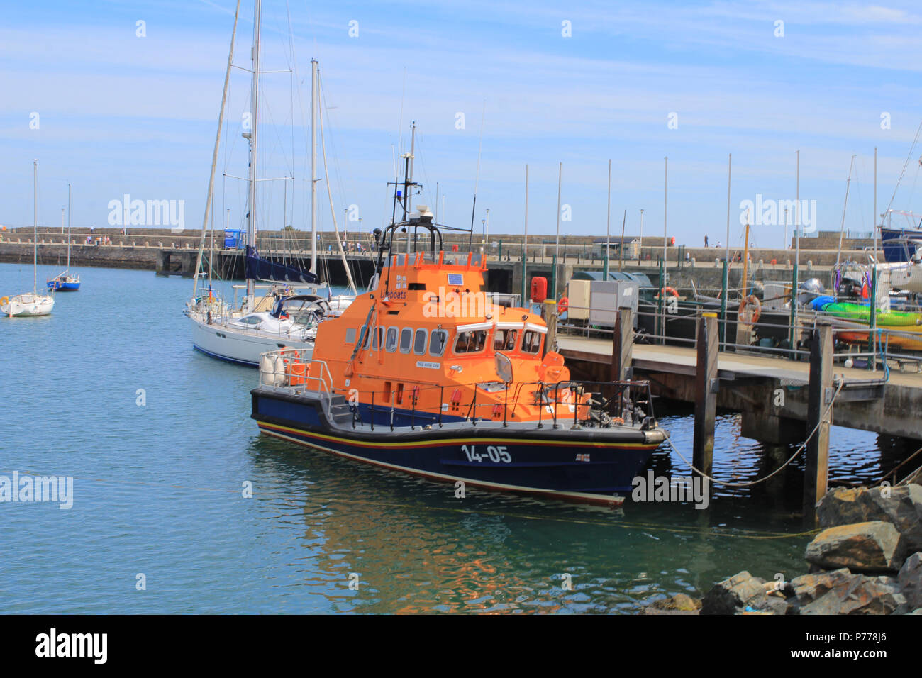 Un RNLI scialuppe di salvataggio di stanza in Dun Laoghaire Harbour. Foto Stock