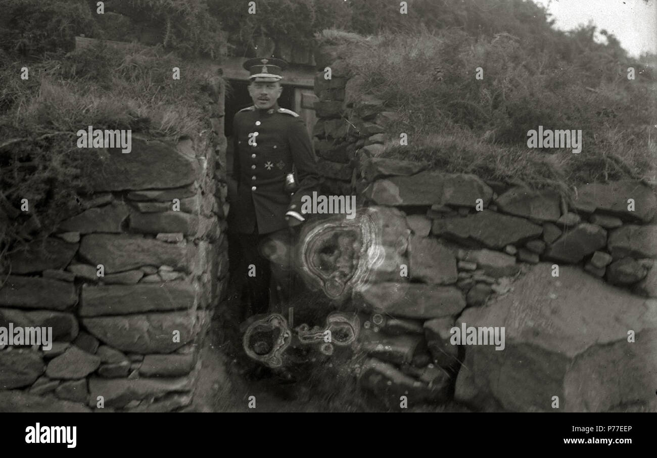 Español: Título originale: Maniobras militares en el campo (3/8) Localización: Guipúzcoa . 1916 45 Maniobras militares en el campo (3 de 8) - Fondo Car-Kutxa Fototeka Foto Stock