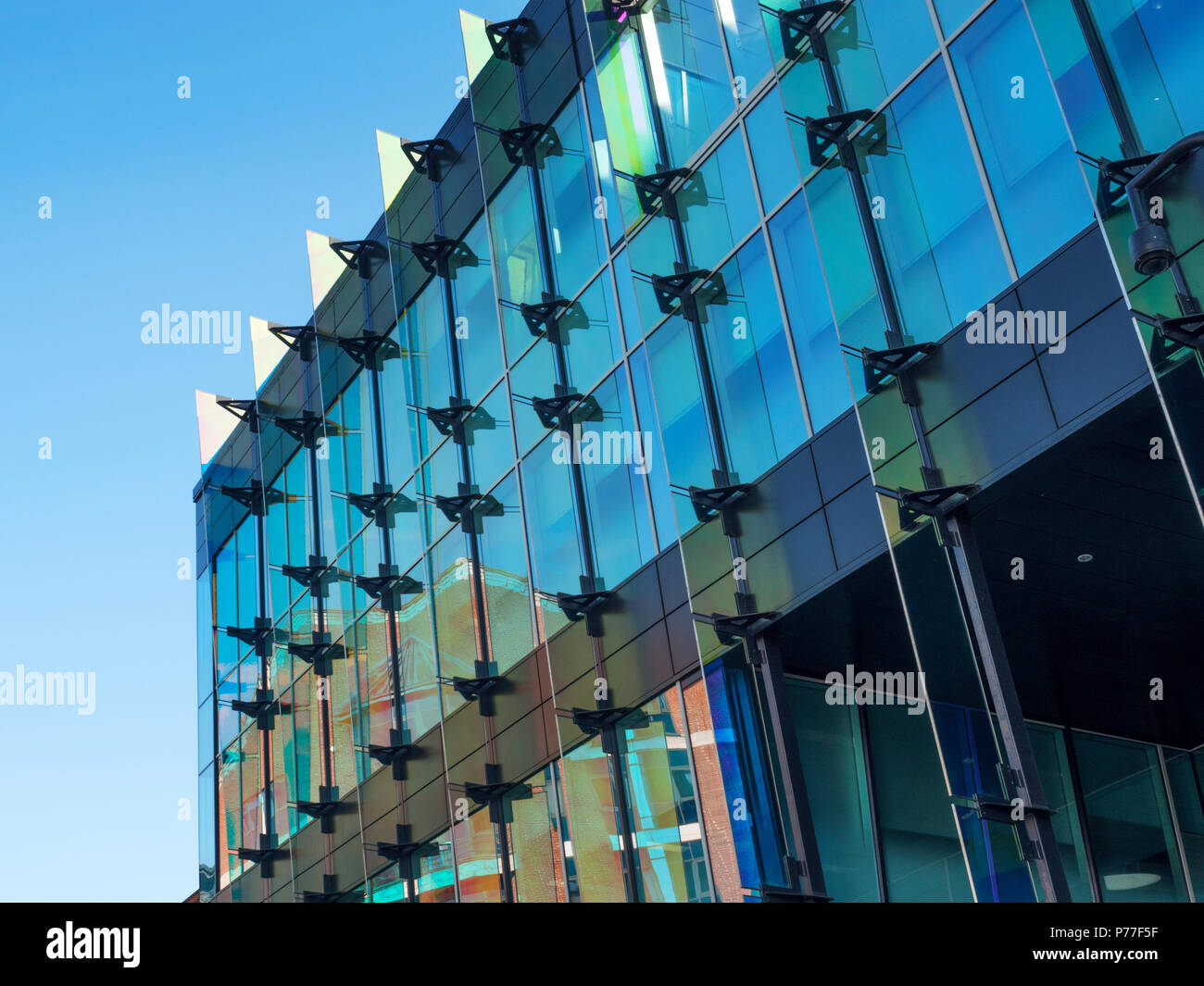 Moderno edificio parte del sovrano quadrato di riqualificazione urbana in Leeds West Yorkshire Inghilterra Foto Stock