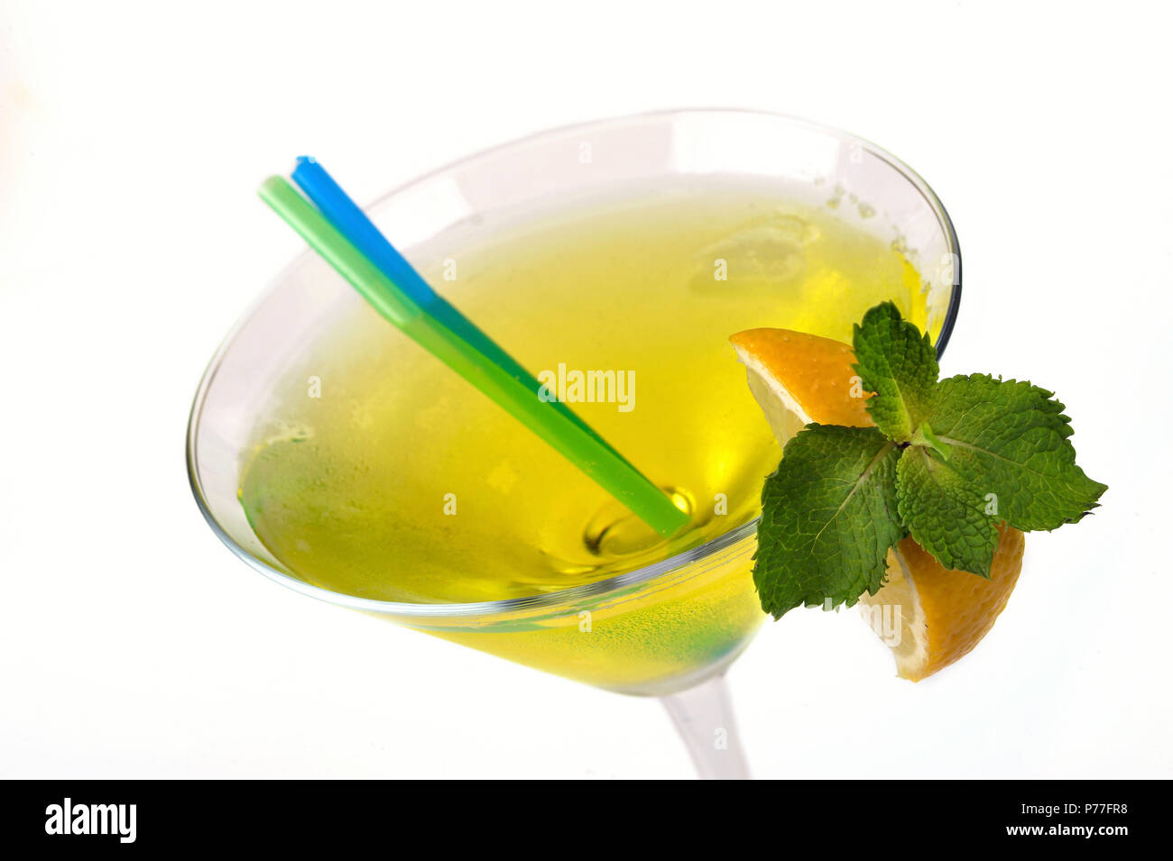 Martini cocktail con limone e menta Foto Stock