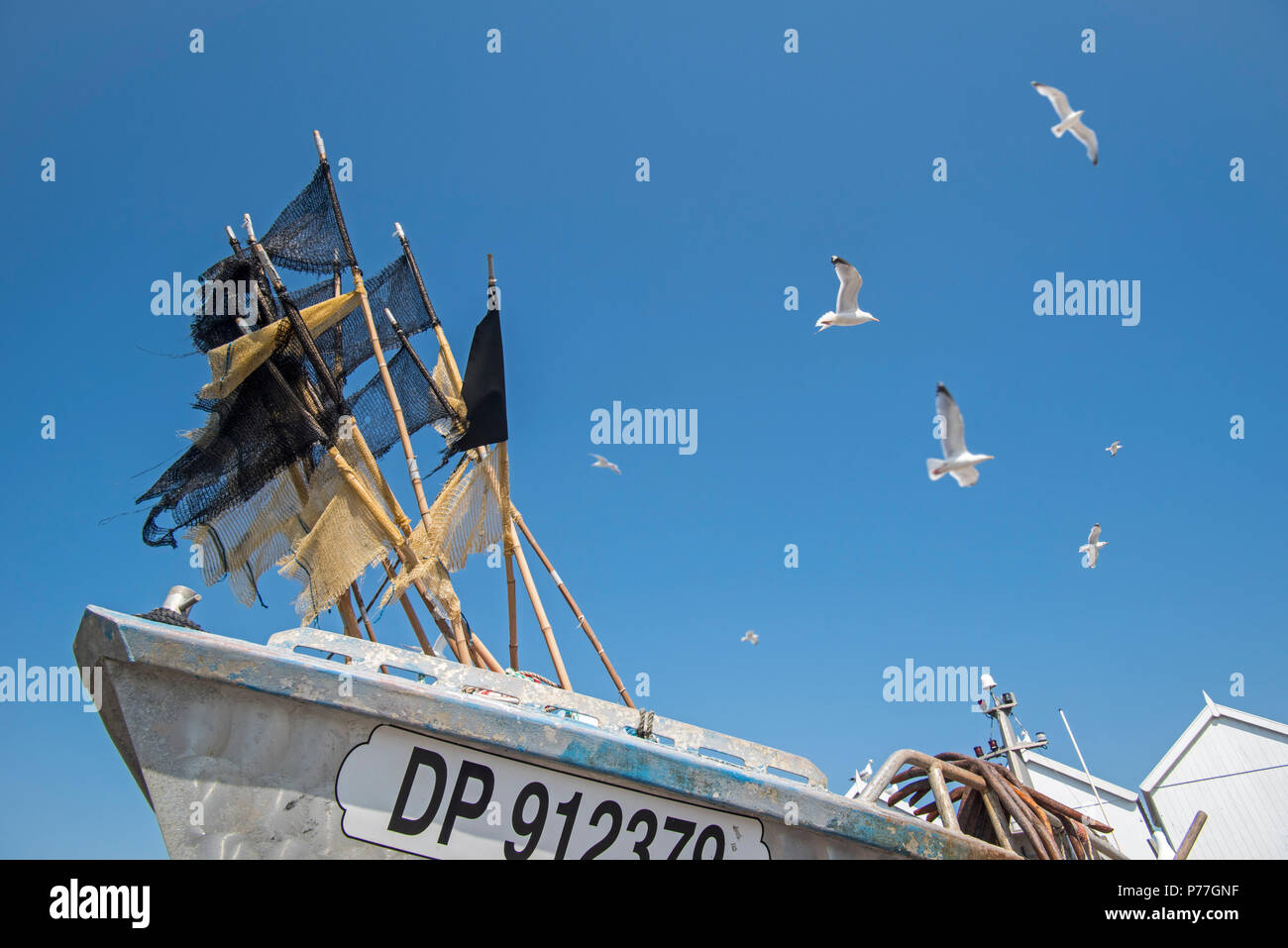 Prua di dory, fondo piatto barca da pesca a Quiberville, Seine-Maritime, Normandia, Francia Foto Stock