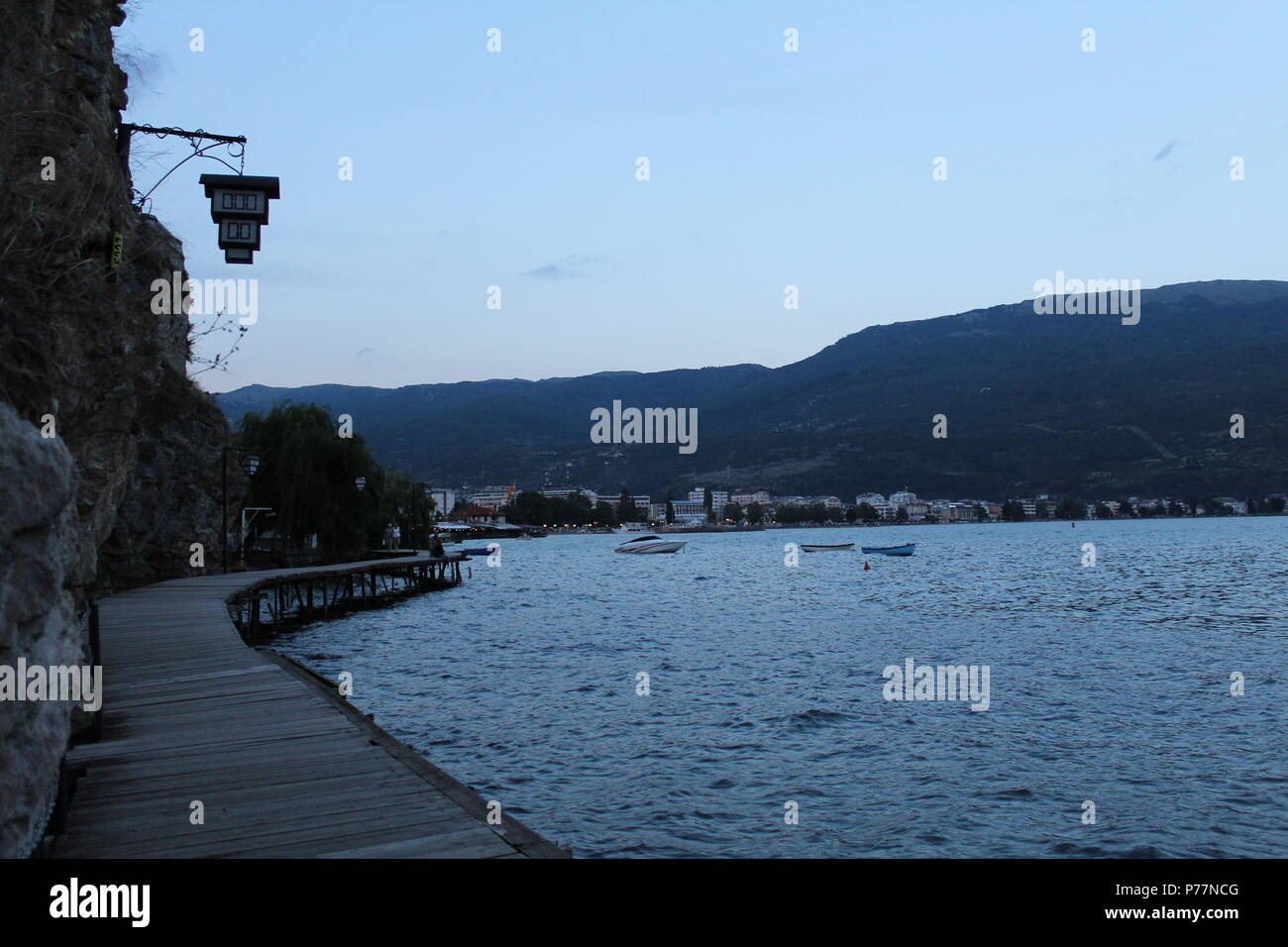 Sul molo di Ohrid Macedonia Foto Stock