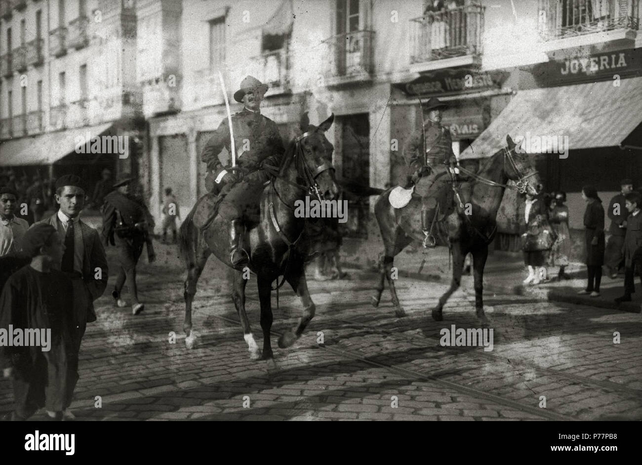26 Desfile de tropas destinadas a la guerra de África por la calle Hernani Antes de embarcar (3 de 3) - Fondo Car-Kutxa Fototeka Foto Stock