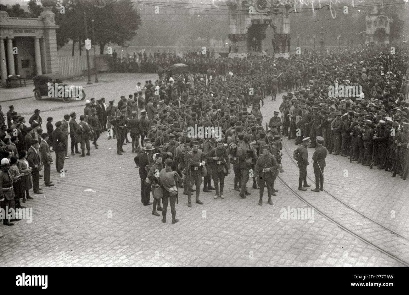 26 Despedida a las tropas antes de partir a la guerra de África (10 de 14) - Fondo Car-Kutxa Fototeka Foto Stock