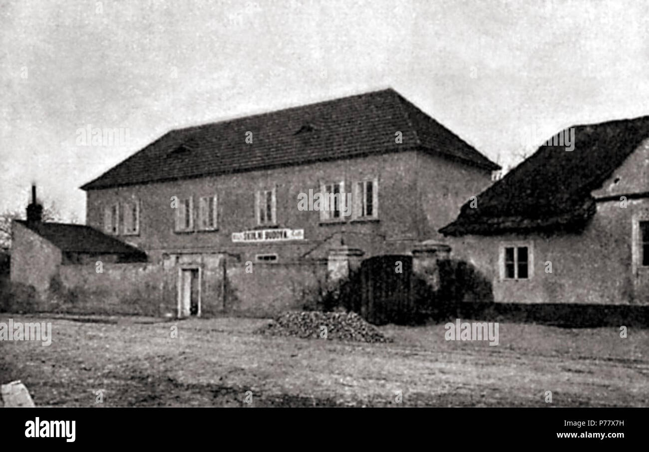 Inglese: adesso non esistenti di scuola elementare di Chodov (Praga) (quindi village) eština: Chodov . P. 16 (end Starochodovská ulice) - mezi lety 1874 a 1905 pvodní chodovská škola (nyní je na jejím míst hotýlek); vpravo kousek dodnes existující budovy . P. 5 (Na) Rycht . tra il 1874 e il 1898 58 Starochodovska 16 Foto Stock