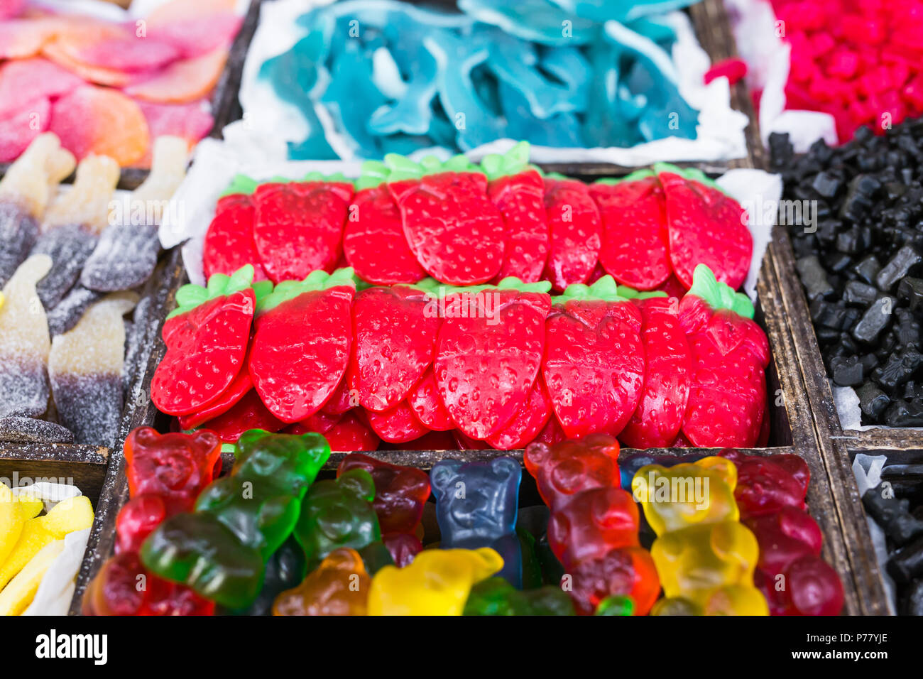 La più deliziosa jelly gummy orsi e altri dolciumi Foto Stock