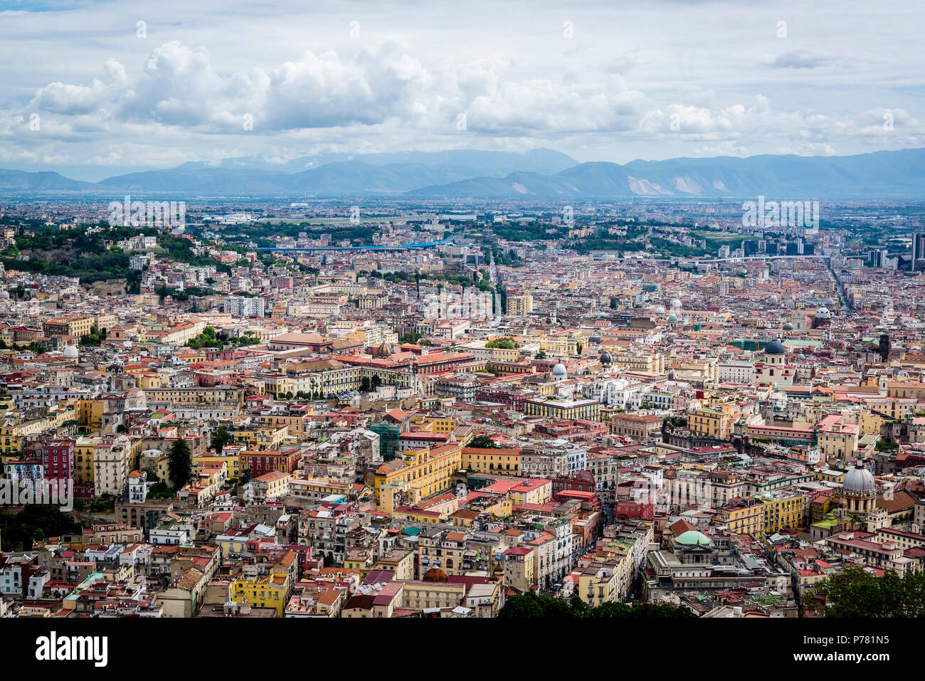 Paesaggio urbano da Castel Sant'Elmo, fortezza medioevale, Napoli, Italia Foto Stock