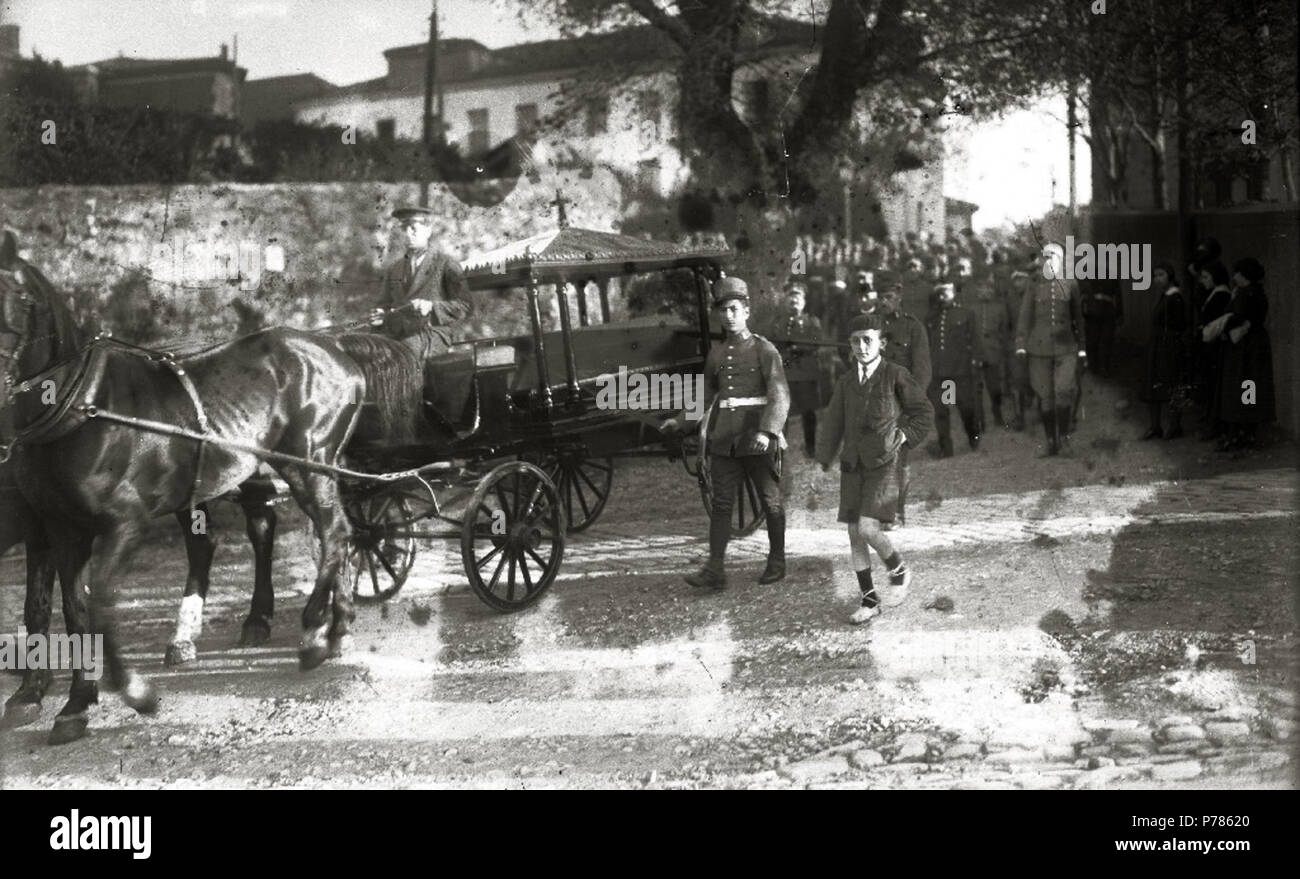 19 Cortejo fúnebre a la salida del cuartel effettivo de la policia armada en Aldapeta (2 de 2) - Fondo Car-Kutxa Fototeka Foto Stock