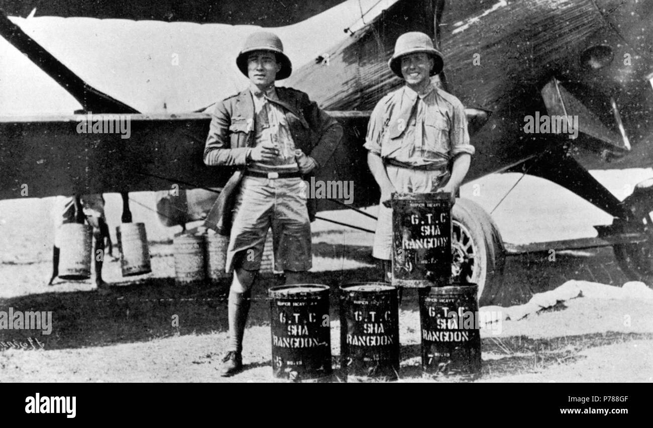 Inglese: Gallarza e Loriga (a destra) in una sosta in Rangun. 5 Aprile 1926 33 Gallarza e Loriga (a destra) in una sosta in Rangun. Foto Stock