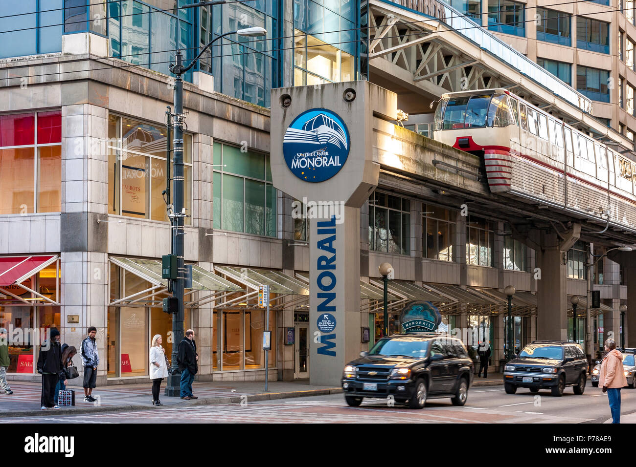 Seattle Center Monorail è un elevata linea monorotaia costruita per il 1962 della fiera del mondo, Seattle, Washington Foto Stock