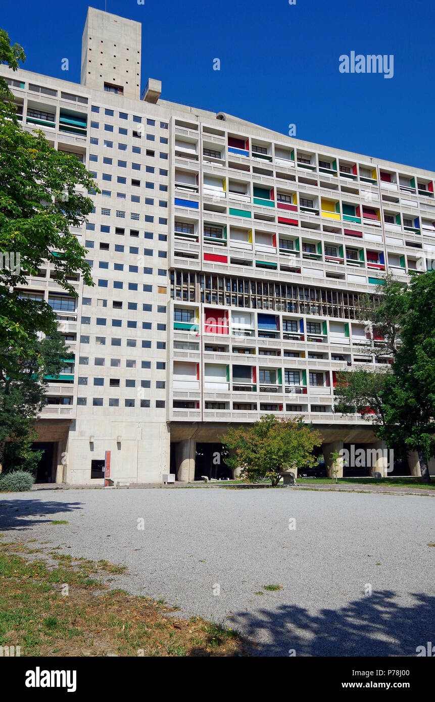 Oriente elevazione dell'Unité d'abitazione, un edificio di appartamenti a Marsiglia, architetto Le Corbusier, un pioniere della moderna architettura. Foto Stock