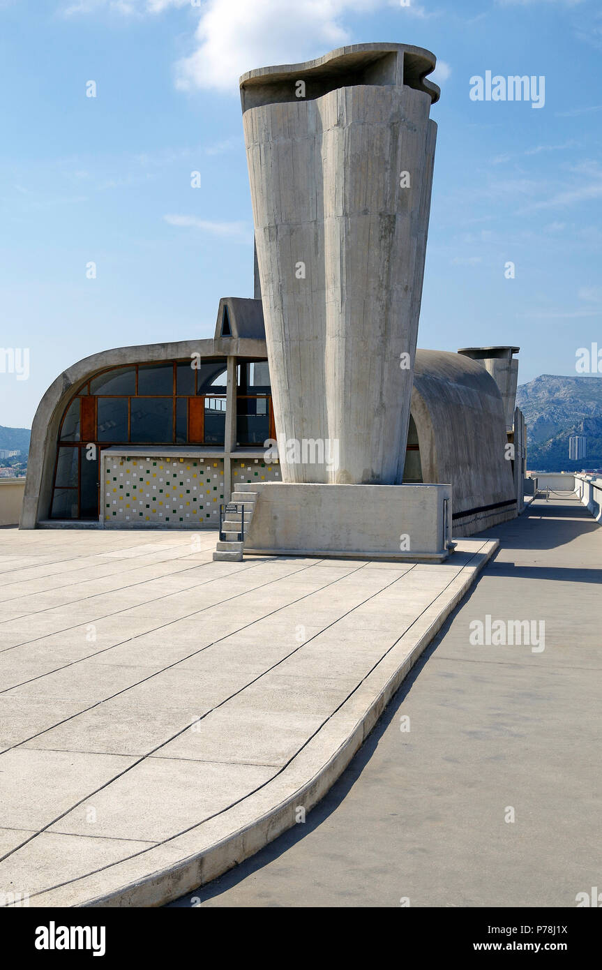 Roofscape dell'Unité d'abitazione, un edificio di appartamenti a Marsiglia, architetto Le Corbusier, un pioniere della moderna architettura. Foto Stock