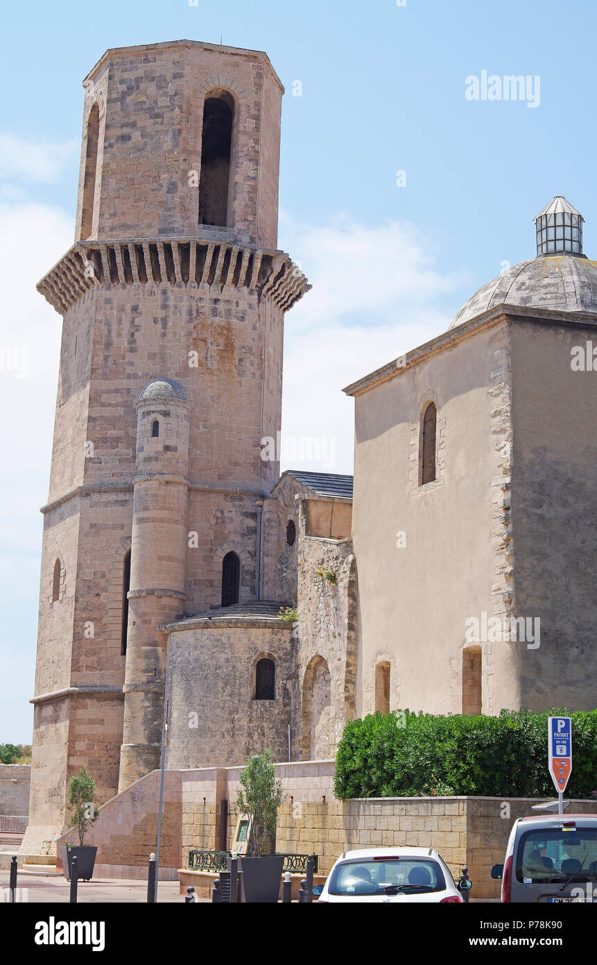 La romanica chiesa di St Laurent, Marsiglia, in Le Panier storico quartiere arroccato su una collina che si affaccia sul Forte di St Jean & il Vieux Port. Foto Stock